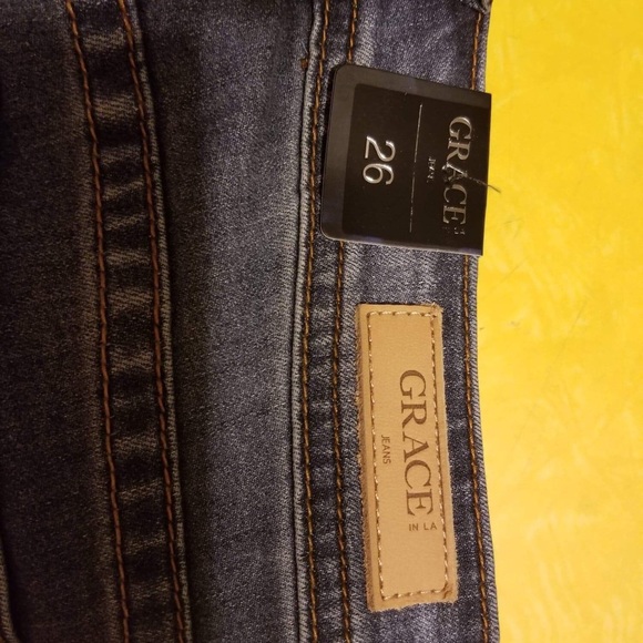 Grace in LA shorts - Picture 6 of 6